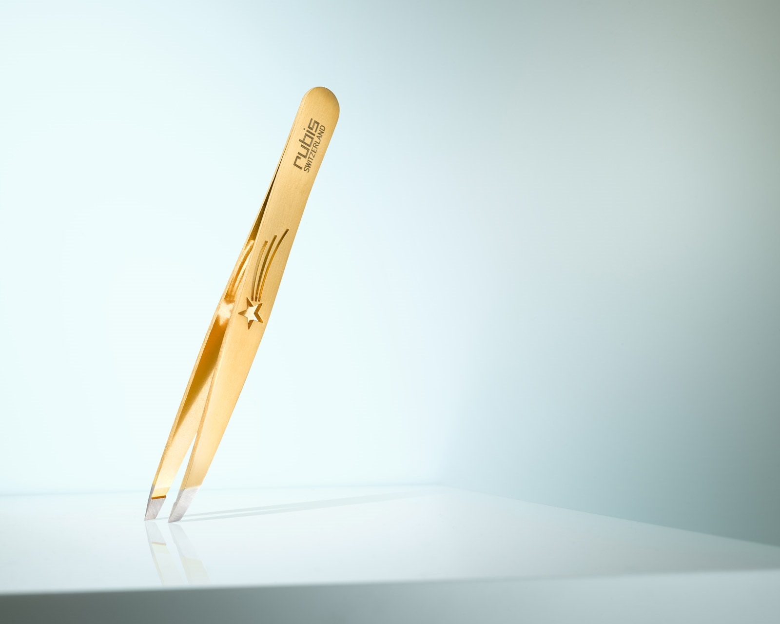 Rubis Gold Classic Tweezer with Shooting Star